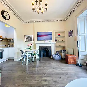  Appartement Open Plan 2 Bed Apt, Near Castle