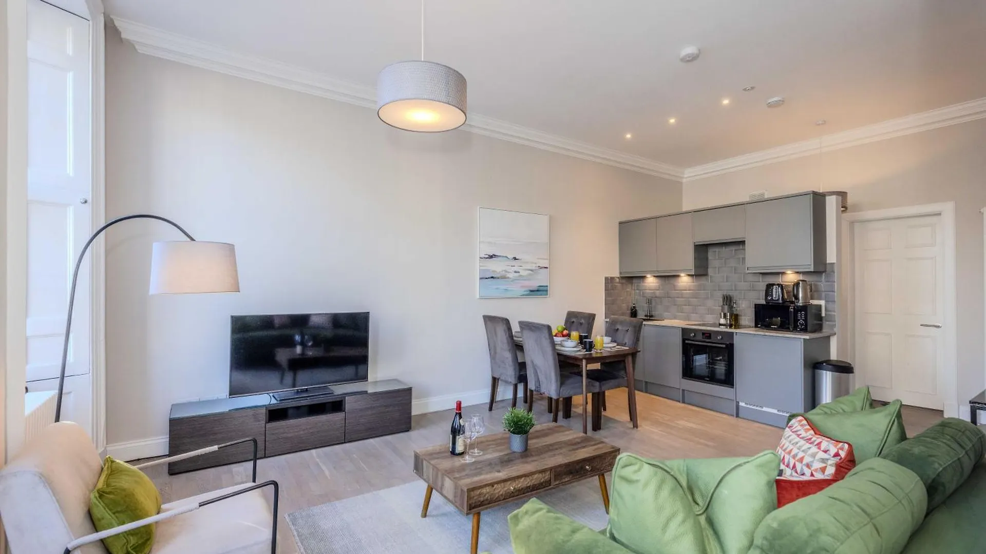 Dragon Suites - Edinburgh City Centre 2 Bed Apartment