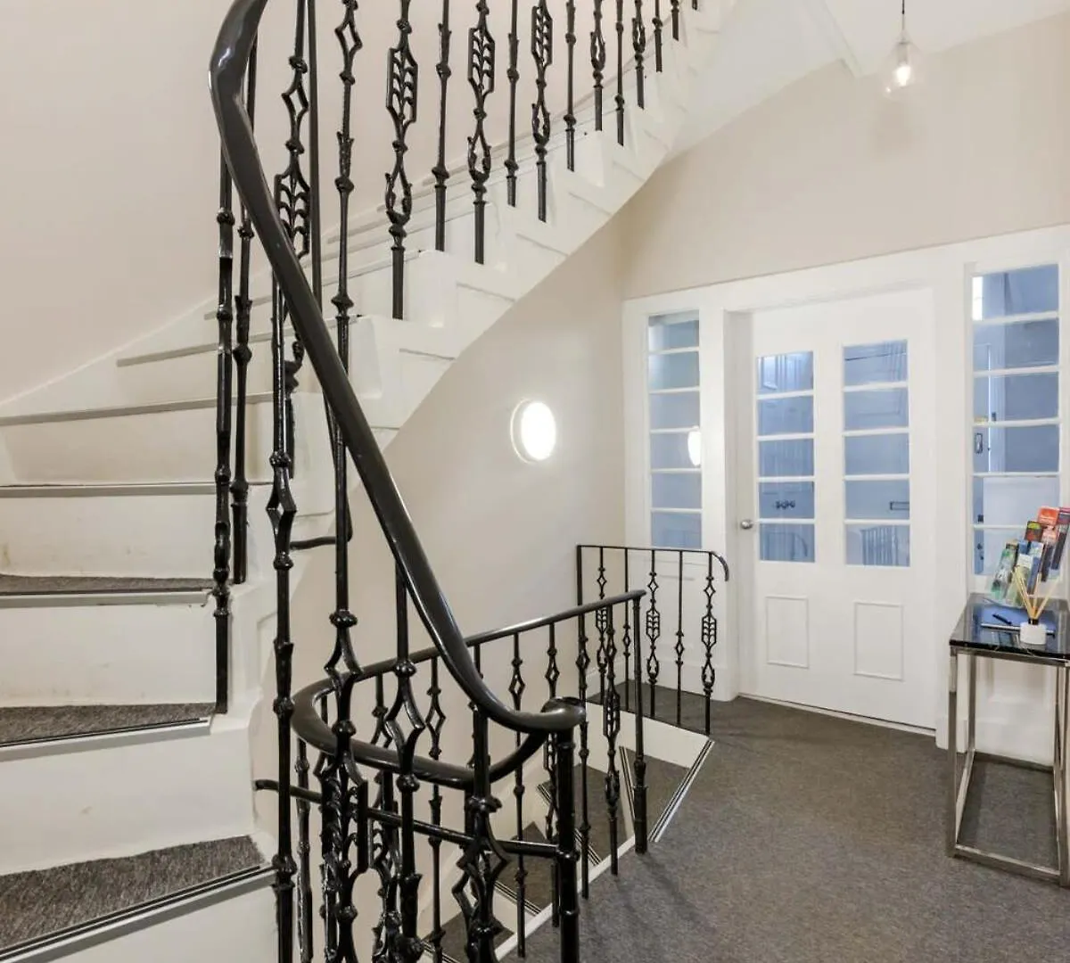 Dragon Suites - Edinburgh City Centre 2 Bed Apartment